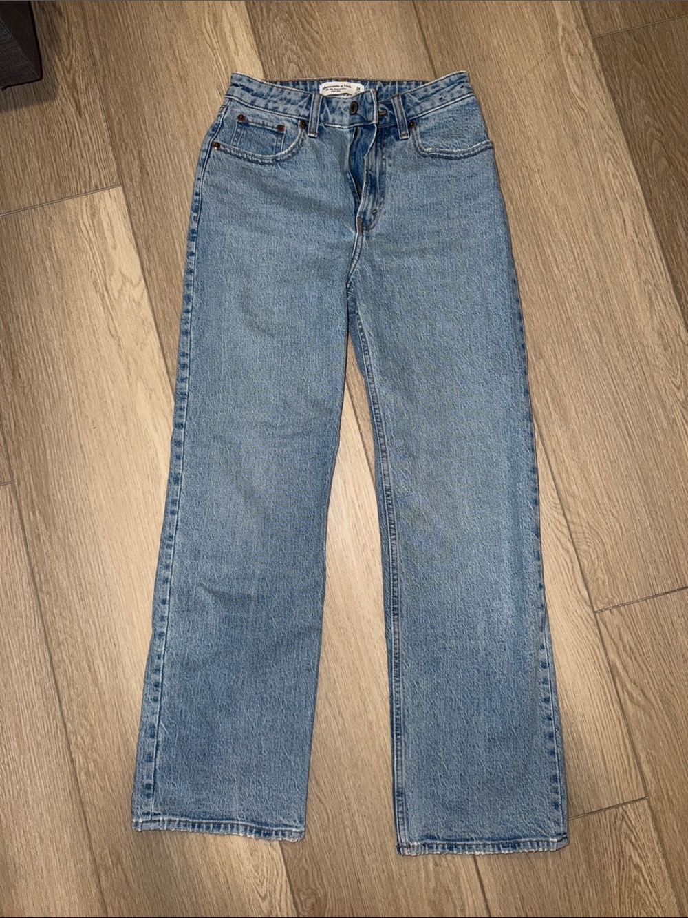 Abercrombie & Fitch Women’s The 90s Relaxed High Rise Jean - Light Blue